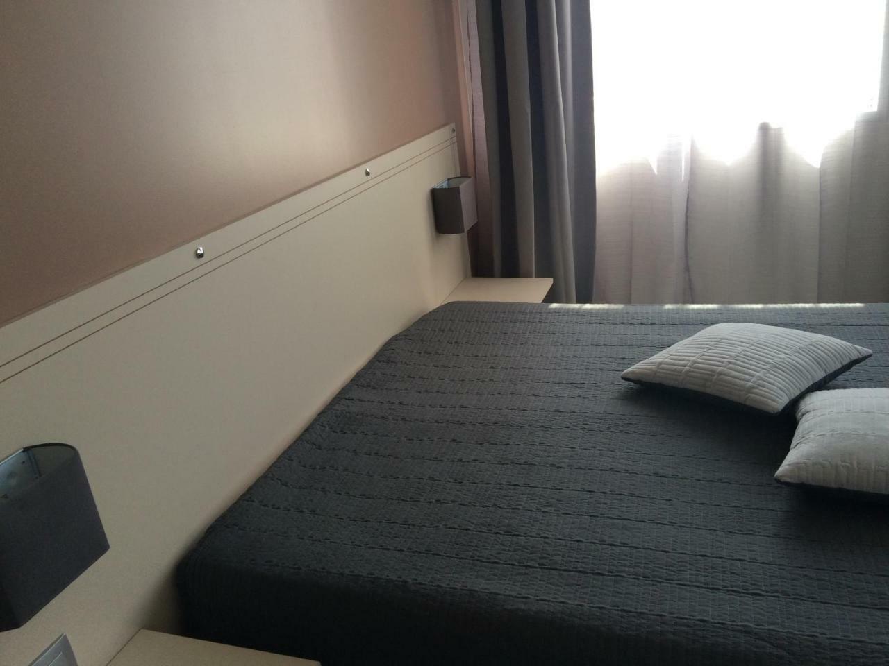 La Caroline Hotel Corbie Exterior photo